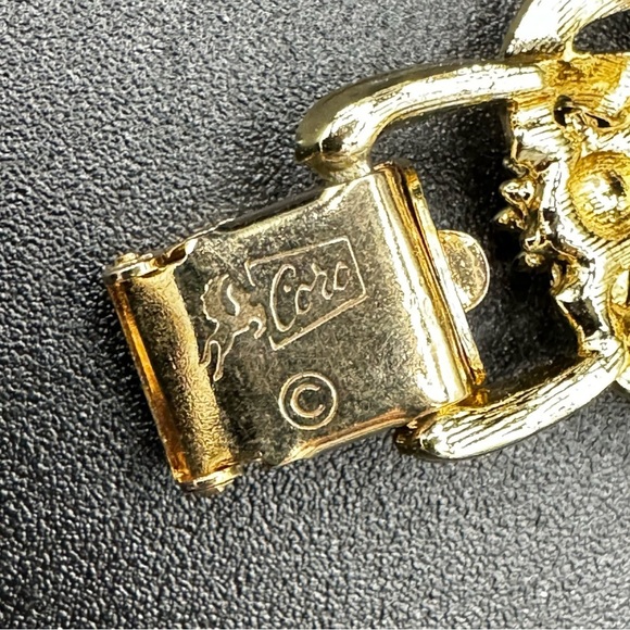 Vintage Signed Coro Pegasus Mid Century Gold Tone Ornate Textured Bracelet 7in - Picture 4 of 14